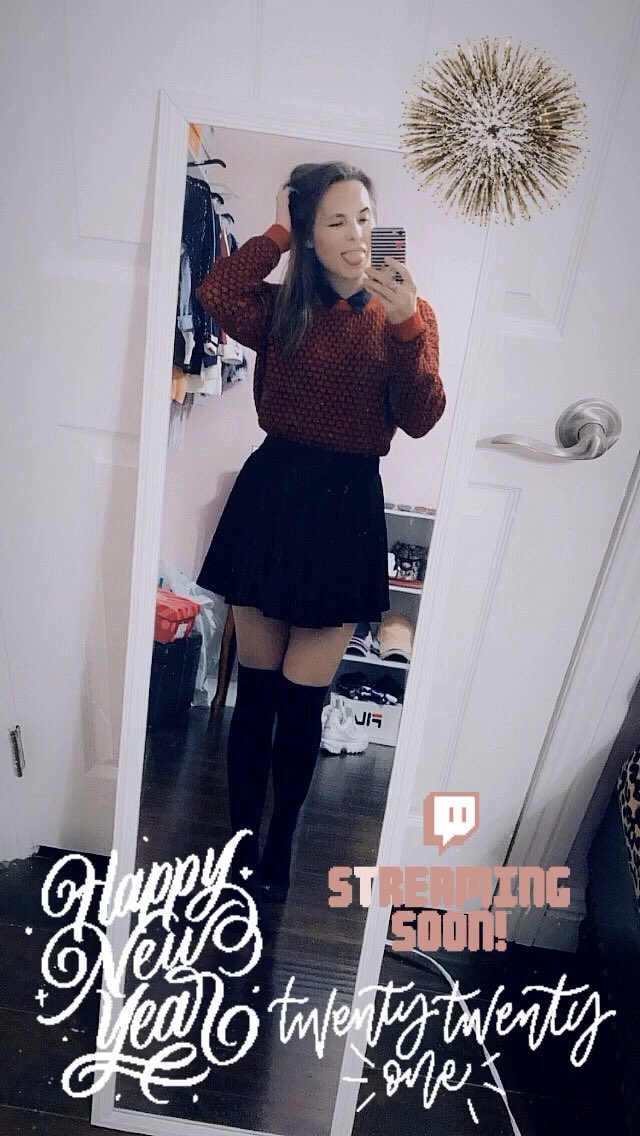 HelloFall_av's tweet image. Happy New Years my Lovely Little Leaves!! Going to be streaming soon!! 💜