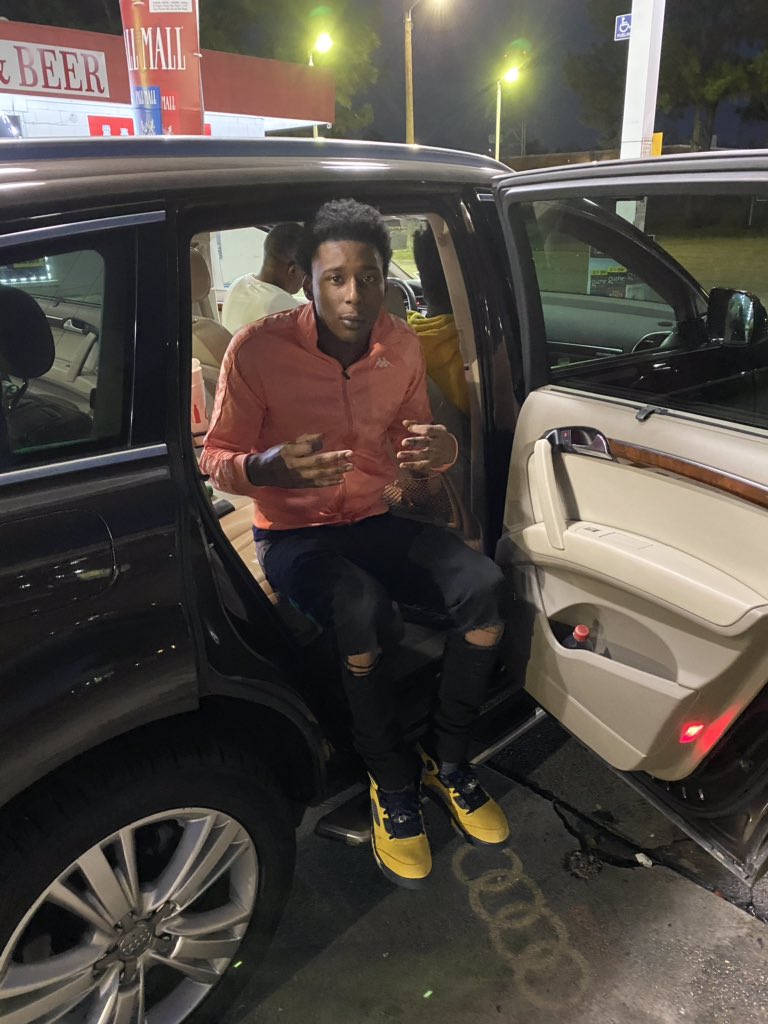 m3bjaye's tweet photo. i can't never do the hating i be way 3 busy chasing🤑🏃🏽‍♂️👌🏾 #m3shit https://t.co/0qkR5PPe60