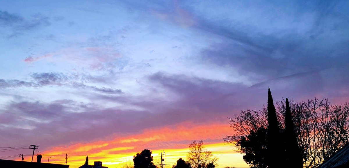 andyjump1118's tweet image. #firstsunset of #2021 was a #spectacular one. #sunsetweather #NewYear2021 #NewYearsDay #bestsunsetphotos #nwshanford #wxspotter #StormHour @BestSunsetPhoto @StormHour @StormHourMark @NWSHanford @sunsetsunrisehr @ACloudReporter