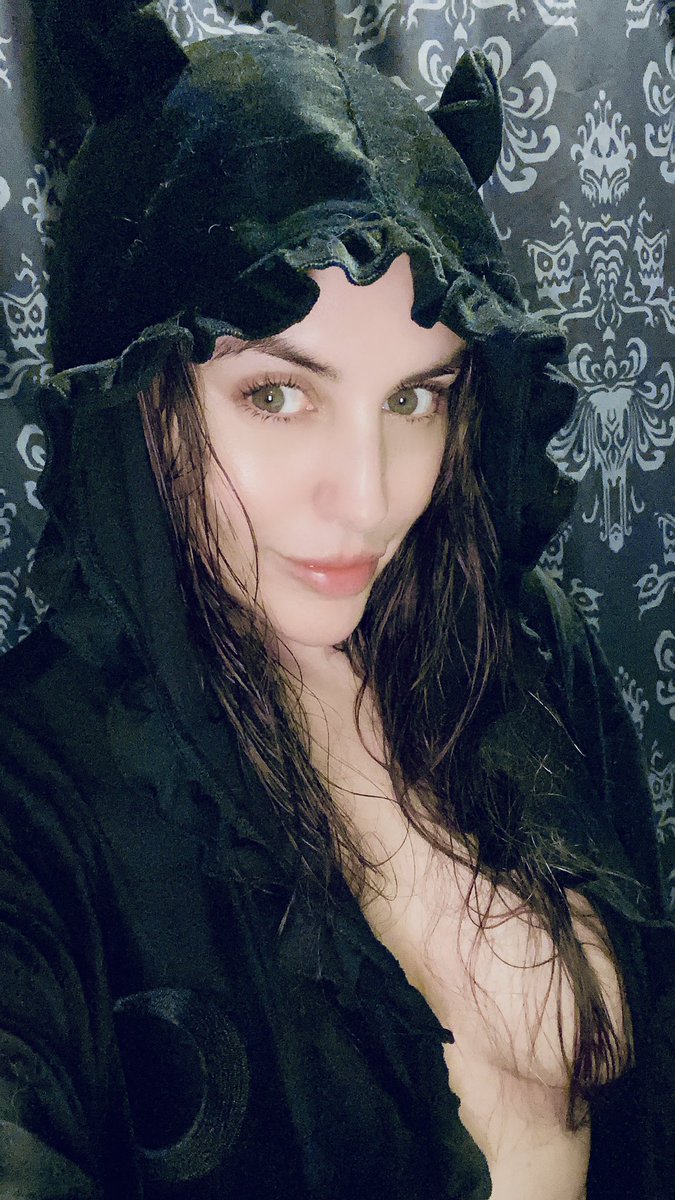 Darkstarr77's tweet photo. Loving my Night Marry Robe from @killstar  😈

#vibes  #girlswithtattoos #tattooedgirls #tattoos #tattoo #alternative #alternativegirls  #paleskin  #gothgirls #gothgirl  #goth #gothbabe #allblackeverything #witch #witchywoman  #kisses  #dallas #texas https://t.co/bc5DgCtV5k