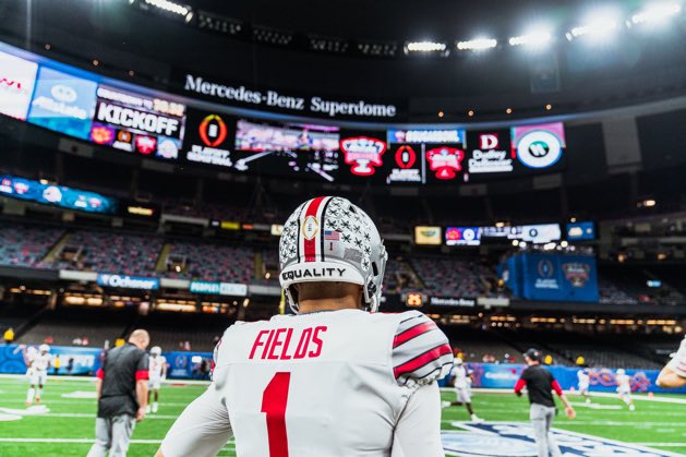 JUSTIN FIELDS THROWS HIS 6TH TD AND OHIO STATE IS BLOWING OUT CLEMSON 🚨

(📸: <a href="/OhioStateFB/">Ohio State Football</a>)