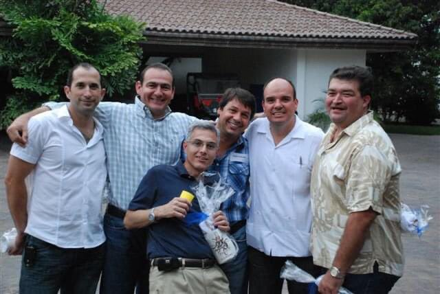 MennyValdz's tweet photo. #cdvictoria El de la derecha es el periodista VICTOR CALZADO quien fue secuestrado y ejecutado , traicionado por personas cercanas a èl -Su JEEP fue encontrado varios años dsps en Gruas Pacheco (Z) en #safernando tam https://t.co/hX6FsF0l9p