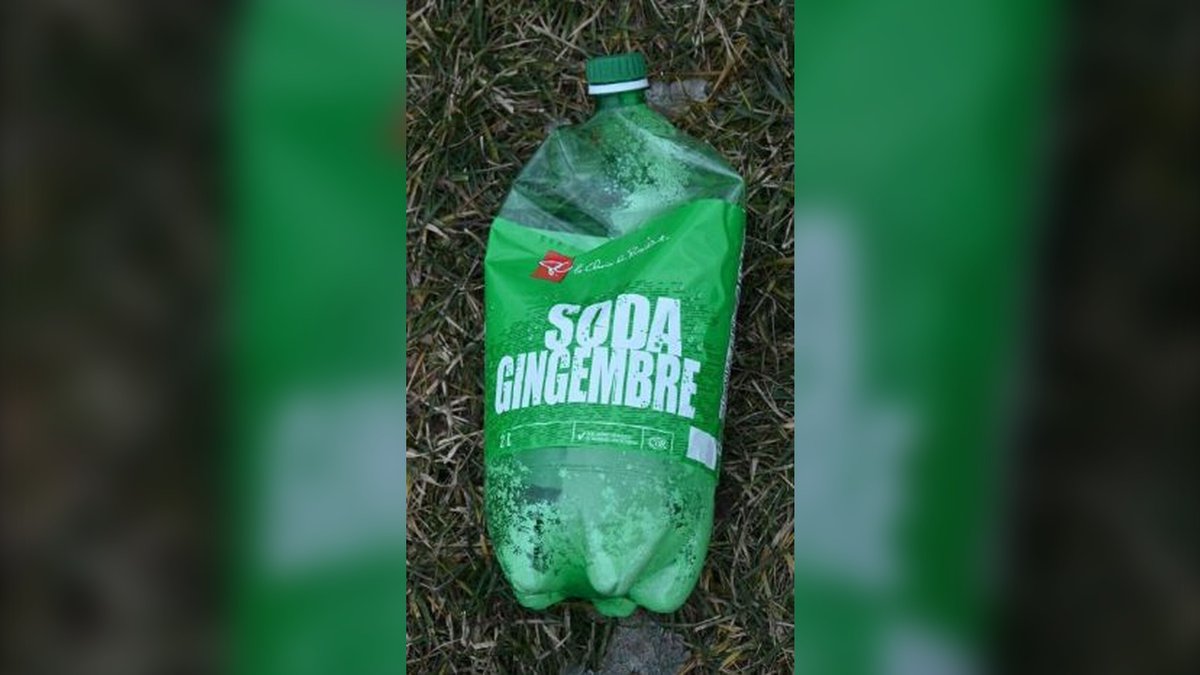 CP24's tweet photo. Police issue public safety alert after bottles containing hazardous substances found at Scarborough park https://t.co/RdnCdij6uE https://t.co/74o7kzj4VK
