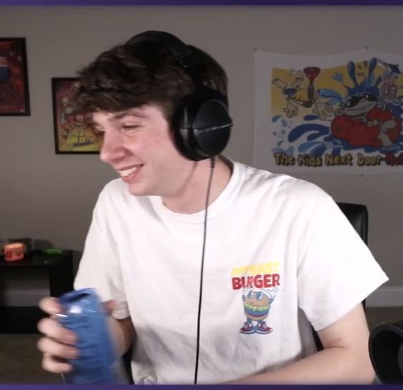 karl jacobs but his smile gets wider as you scroll a /safe thread! /srs /pos