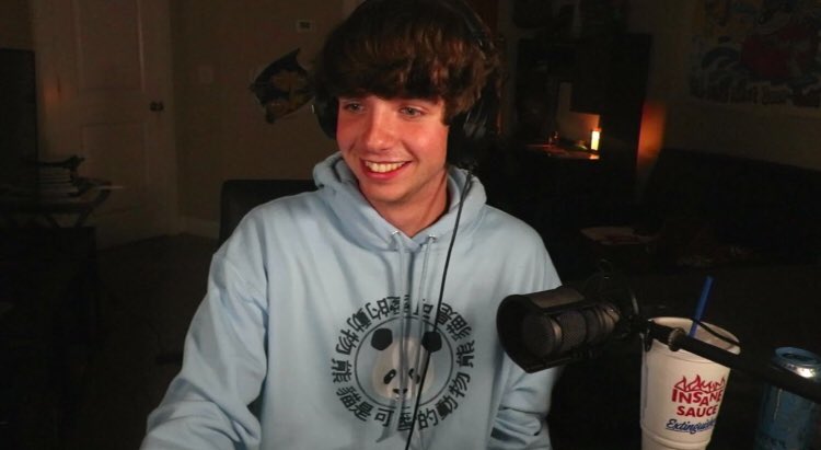 karl jacobs but his smile gets wider as you scroll a /safe thread! /srs /pos