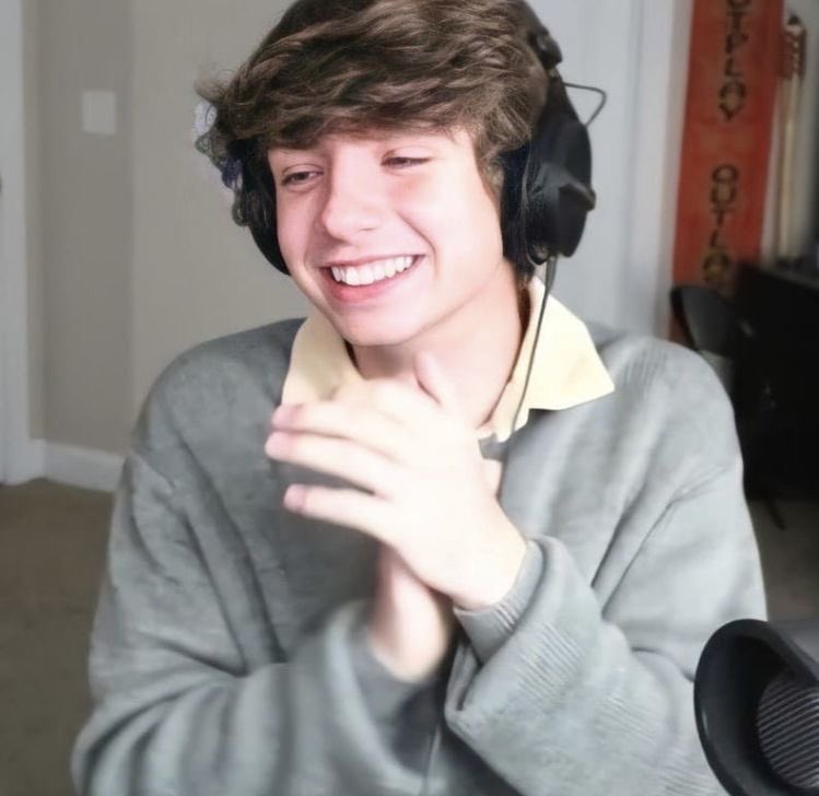 karl jacobs but his smile gets wider as you scroll a /safe thread! /srs /pos