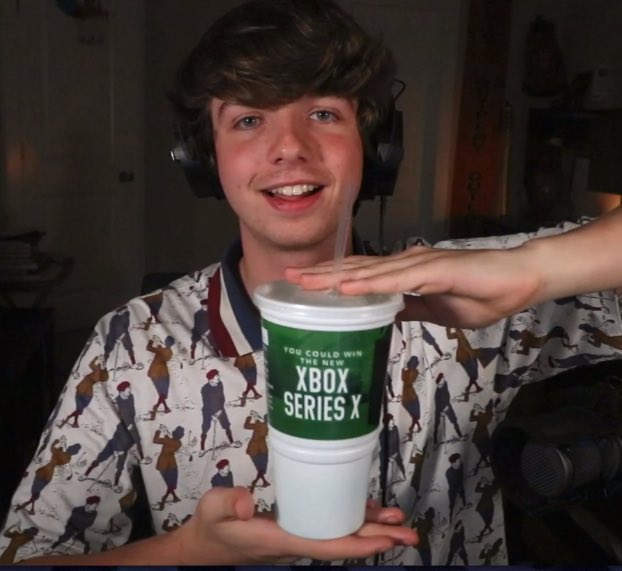 karl jacobs but his smile gets wider as you scroll a /safe thread! /srs /pos