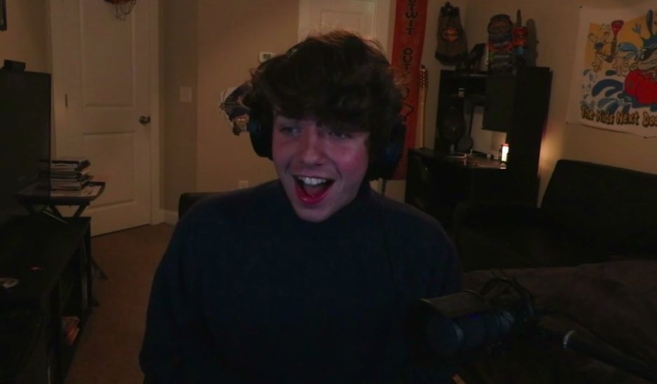 karl jacobs but his smile gets wider as you scroll a /safe thread! /srs /pos