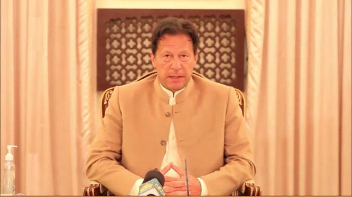 میں ہر ڈی پی مطلب فیس بک ٹویٹر گوگل وٹس اپ وغیرہ پہ خان کی پکچر لگی ہوئی ہے ایک کزن ہے کہتی ہے یہ خان کی پکچر ہٹا دو نہیں تو بات نہیں کروں گی میں نے کہا نہ کرو میں تمہیں کیا سارے ٹبر کو چھوڑ سکتا ہوں لیکن خان کی پک نہیں ہٹائوں گا میں سوشل میڈیا استعمال ہی خان کےلیےکرتا ہوں
#NPA