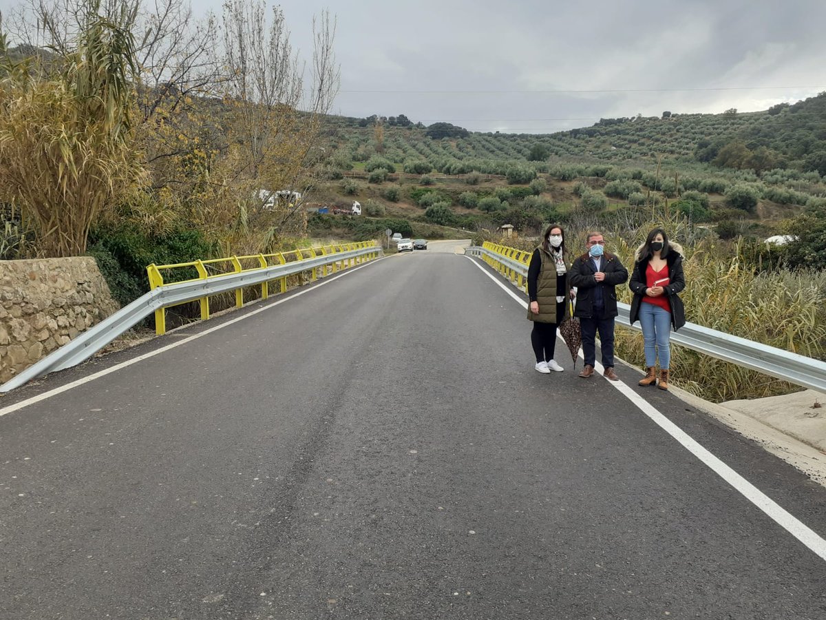 La <a href="/dipujaen/">Diputación de Jaén</a> invierte más de 428.000 € en las vías que unen Fuensanta de Martos con Castillo de Locubín y Valdepeñas. José Castro visita estas obras que han afectado a las vías JA-3301 y la JA-3302, pertenecientes a la red de la Administración provincial dipujaen.es/_area-de-actua…