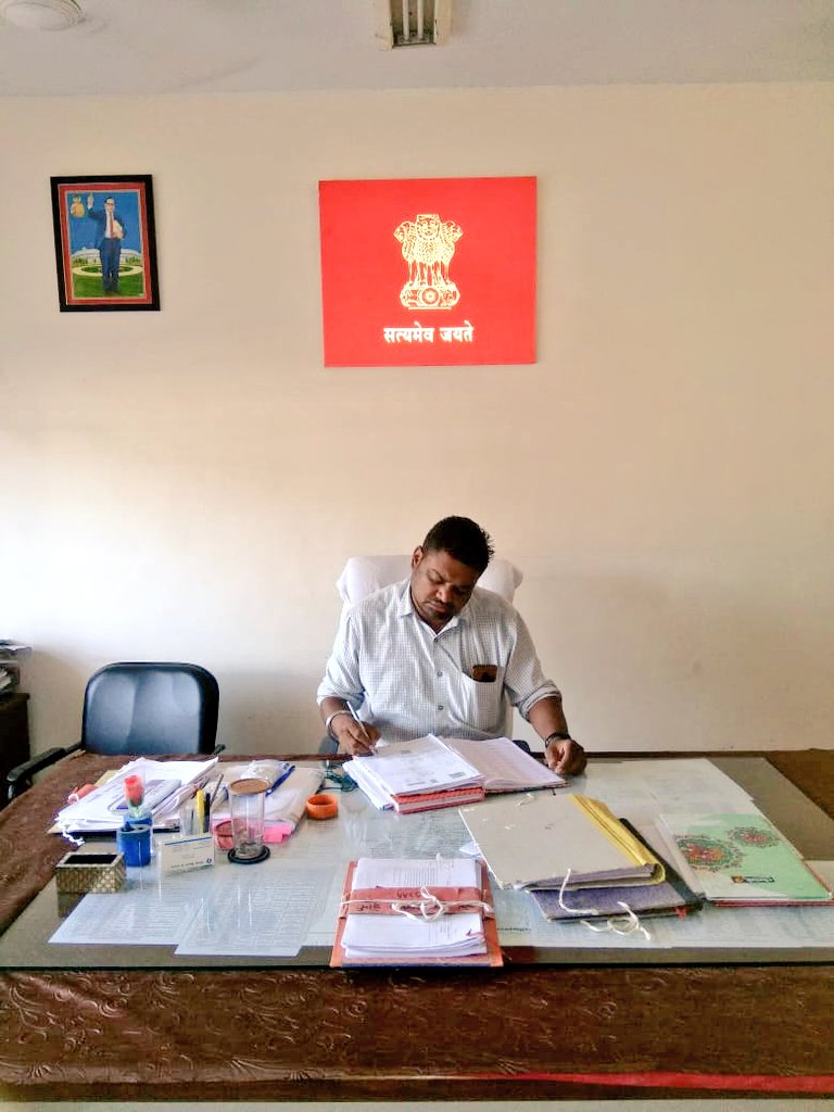 ગતરોજ લુણાવાડા મામલતદાર તરીકે ફરજ બજાવતા અને ખૂબ જ નિખાલસ સ્વભાવ ના એવા રાકેશ ડામોર સાહેબ નું માર્ગ અકસ્માત માં અવસાન થયેલ છે.

ઈશ્વર સદગત આત્મા ને શાંતિ આપે.💐💐

रहने को सदा दहर में आता नहीं कोई तुम जैसे गए ऐसे भी जाता नहीं कोई।

<a href="/pkumarias/">Pankaj Kumar</a> <a href="/vijayrupanibjp/">Vijay Rupani</a> <a href="/kaushikpatelbjp/">Kaushik Patel</a>