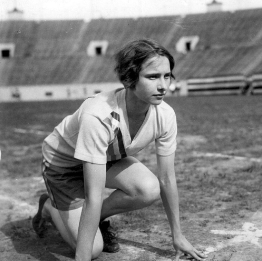 Betty Robinson est la plus jeune médaillée d’or du 100m féminin de l’histoire des JO (1928). Elle manque de périr en 1931 dans un accident d’avion. 5 ans plus tard, elle remporte le relais 4x100m lors des JO de Berlin. Une histoire digne d’une série Netflix  #Thread