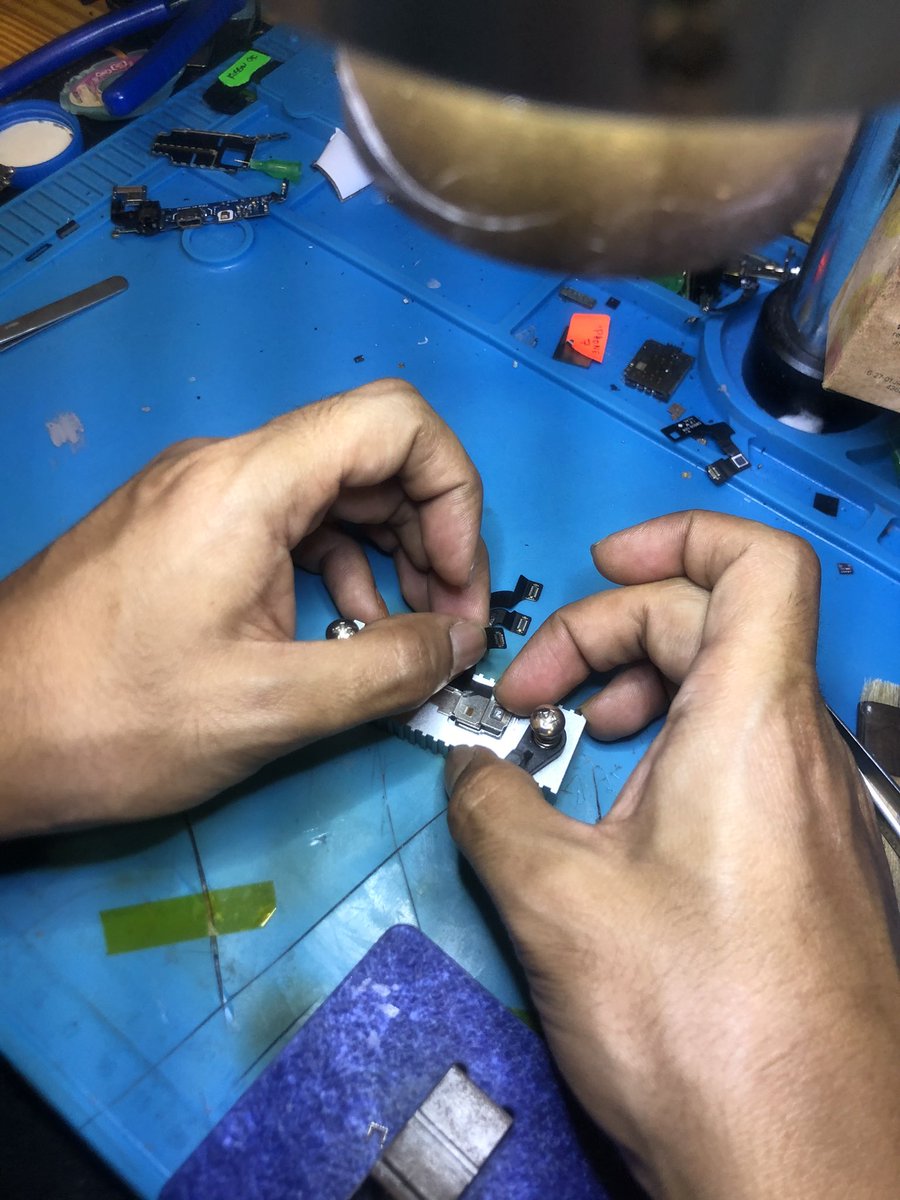 iphoneaminz's tweet photo. Dah ada dah orang tanya berapa harga tukar motherboard 2021 🤦🏻‍♂️ https://t.co/Hczbdvhecx