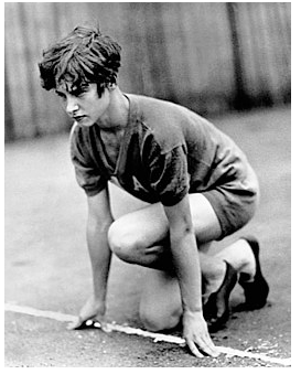 Impressionné par le résultat, le professeur lui demande alors d’aller s'entraîner avec l’équipe des garçons, dans la ville de Harvey, à quelques arrêts de Riverdale. 3 semaines plus tard, Price l’inscrit dans une compétition entre membres de l'Illinois Athletic Club