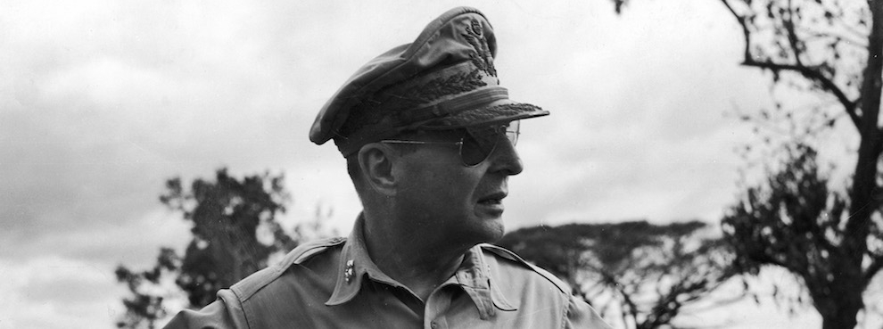 Le général Douglas MacArthur , président du Comité olympique américain en 1928 déclare alors de la jeune femme : “avec cette combinaison étincelante de vitesse et de grâce, Betty Robinson aurait pu rivaliser avec Artémis elle-même, sur les hauteurs de l'Olympe."