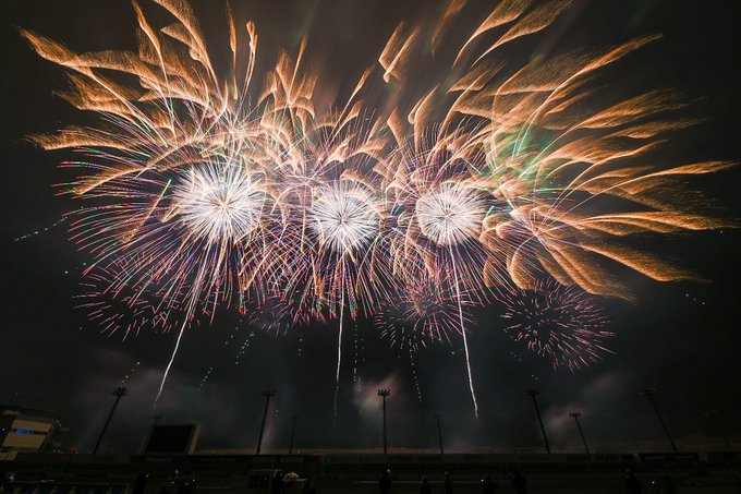 リンク 花火 ツイン もてぎ ツインリンクもてぎの花火の祭典夏の口コミ＆感想と前売りチケット！持ち物も