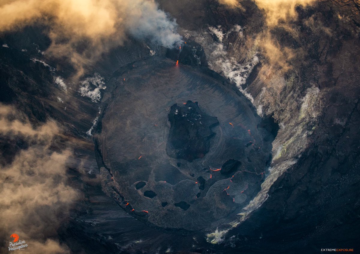 808constituent's tweet image. #VolcanoUpdate 🌋
Currently, the lava lake is approximately 2500 feet long x 1600 feet wide, and roughly 590 feet deep, and is being fed by the west vent.
📷Bruce Omori
Read more facebook.com/photo?fbid=420…
#Hawaii #volcano #KilaueaEruption2020 #video #Halemaʻumaʻu