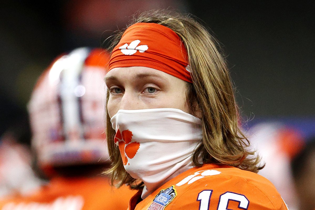 BleacherReport's tweet photo. If Trevor Lawrence declares for the NFL draft, he’ll exit with: 

🐅 1 CFP title (2018)
🐅 3 ACC titles 🐅 1 CFP title game Offensive MVP 
🐅 34-2 record 

Remarkable CFB career https://t.co/9QSe6quVQX
