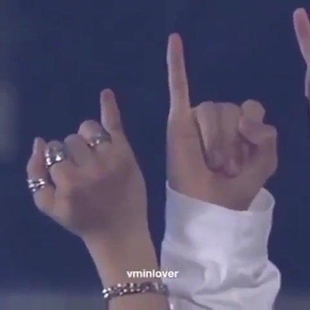 taehyung and mimi's pinky