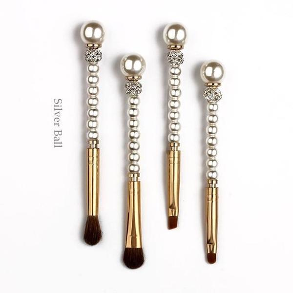 HOLLYWOOD'S BEST HOLIDAY GIFT BRUSH SET

This faux pearl handled brush set is positively dreamy. Your vanity will thank you. These are the brushes you don't mind leaving out. Your sister, or mom or bestie will pout until they get their own set.