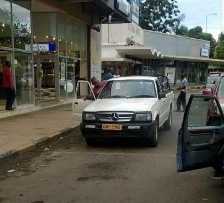 KarlSinatra's tweet photo. Aiwa zve gents, haisi mhosva kufamba ne Benz😂😂😂 https://t.co/CGdOIwX1A8