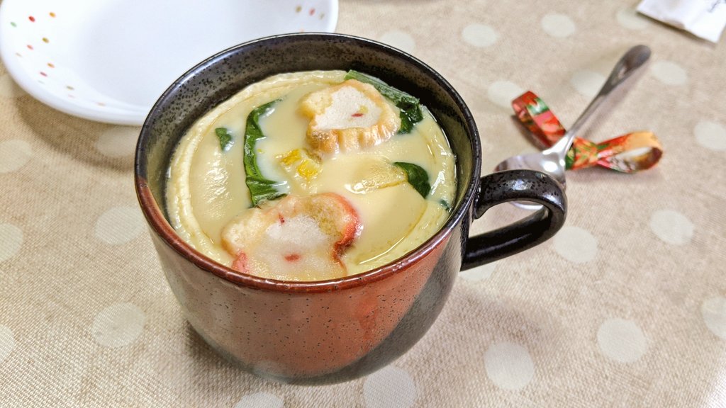 おせちと手巻き寿司と茶碗蒸しです 茶碗蒸しは毎年父が作ります 今回は私も参加 雨ノ花のイラスト