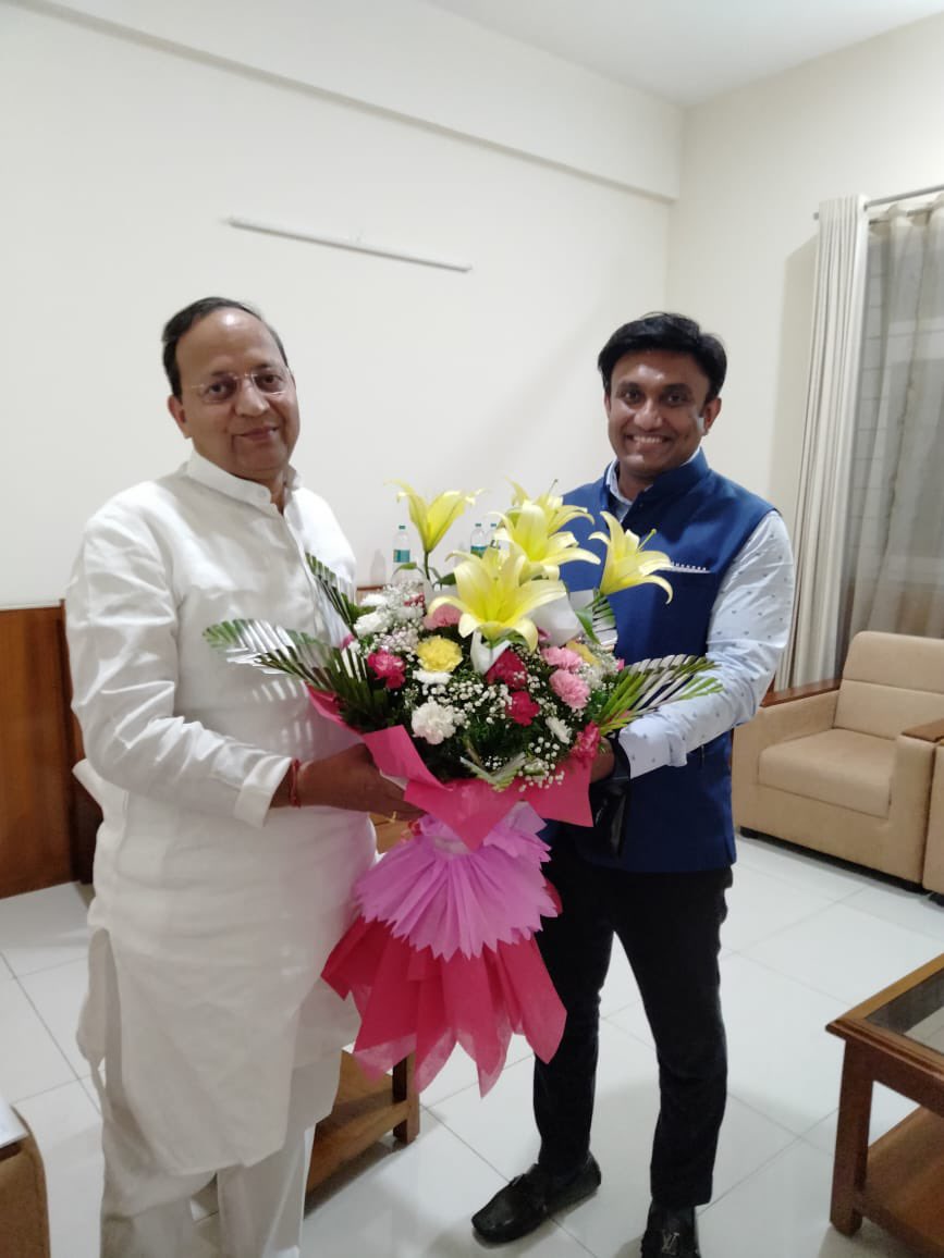 Dr Sudhakar K (@drsudhakar_) on Twitter photo ಪಕ್ಷದ ರಾಷ್ಟ್ರೀಯ ಪ್ರಧಾನ ಕಾರ್ಯದರ್ಶಿಗಳು ಹಾಗೂ ರಾಜ್ಯ ಉಸ್ತುವಾರಿಗಳಾದ ಶ್ರೀ ಅರುಣ್ ಸಿಂಗ್ ಅವರನ್ನು ಭೇಟಿಯಾಗಿ ಹೊಸ ವರ್ಷದ ಶುಭಾಶಯ ಕೋರಲಾಯಿತು.
Met party's National General Secretary and state in-charge Shri Arun Singh ji and conveyed New Year greetings.
<a href="/ArunSinghbjp/">Arun Singh</a> ಪಕ್ಷದ ರಾಷ್ಟ್ರೀಯ ಪ್ರಧಾನ ಕಾರ್ಯದರ್ಶಿಗಳು ಹಾಗೂ ರಾಜ್ಯ ಉಸ್ತುವಾರಿಗಳಾದ ಶ್ರೀ ಅರುಣ್ ಸಿಂಗ್ ಅವರನ್ನು ಭೇಟಿಯಾಗಿ ಹೊಸ ವರ್ಷದ ಶುಭಾಶಯ ಕೋರಲಾಯಿತು.
Met party's National General Secretary and state in-charge Shri Arun Singh ji and conveyed New Year greetings.
<a href="/ArunSinghbjp/">Arun Singh</a>