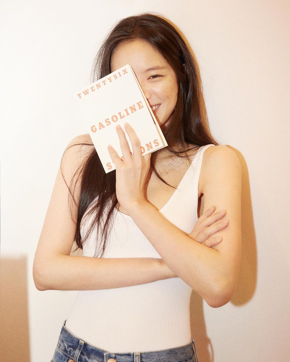 claireeeuna's tweet photo. Sunshine ☀️

[Naeun IG Update 📸]
https://t.co/frt9axlCrd

#Naeun #Apink #portraitnaeun #WorkisFunWhenWorkTogether #wfwt https://t.co/URY7FXMEpT