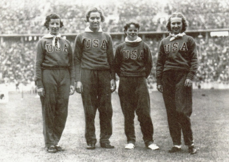 Qu’à cela ne tienne, Betty Robinson vend presque tout ce qu’elle possède, toutes ses économies. Elle ira à Berlin ! Là-bas le New York Times surnomme la jeune femme de 24 ans «Smiling Betty». Le simple fait d’y être est une énorme revanche sur le destin.