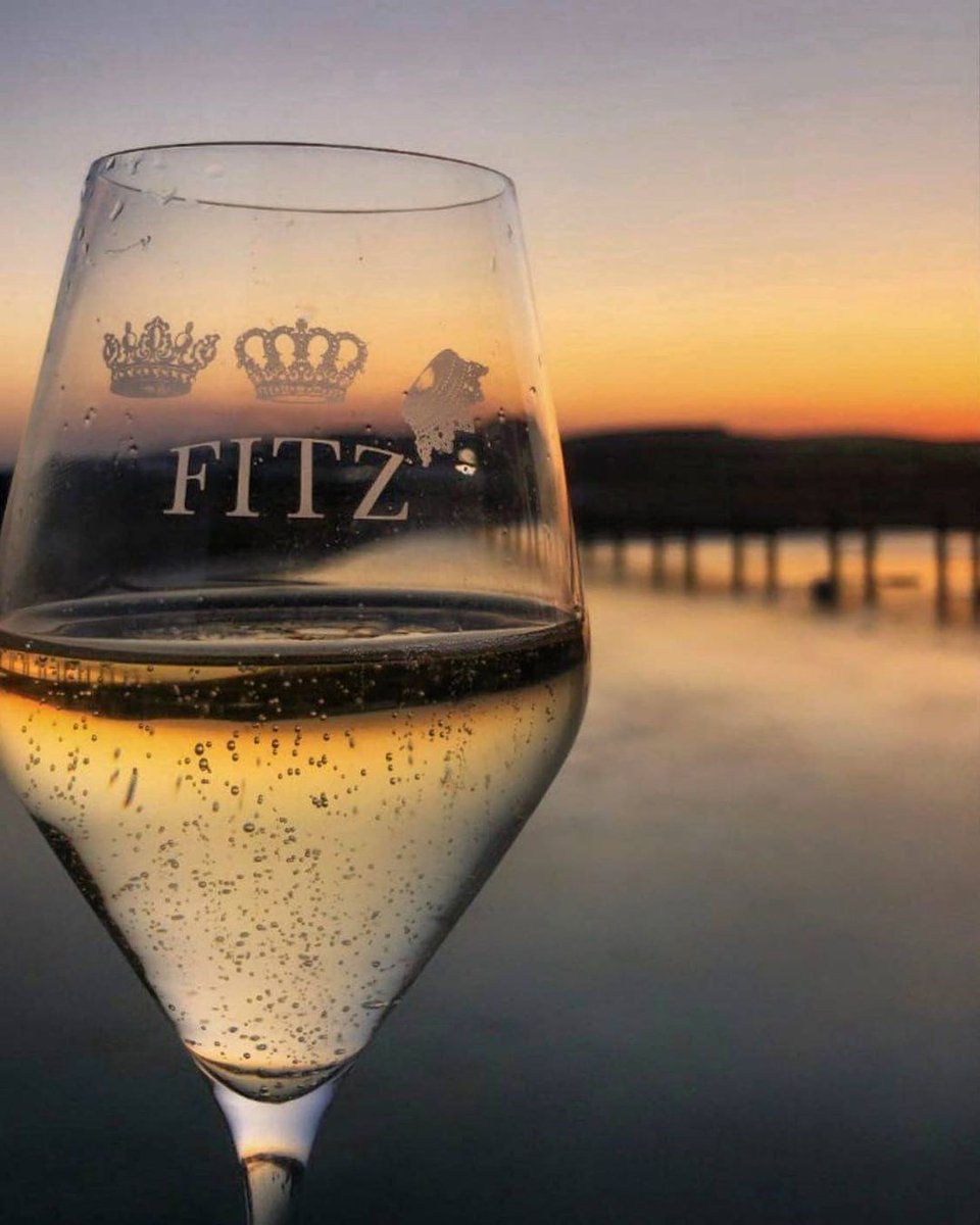 FitzWineUK's tweet image. Here’s to new starts and fresh hopes 👑🥂