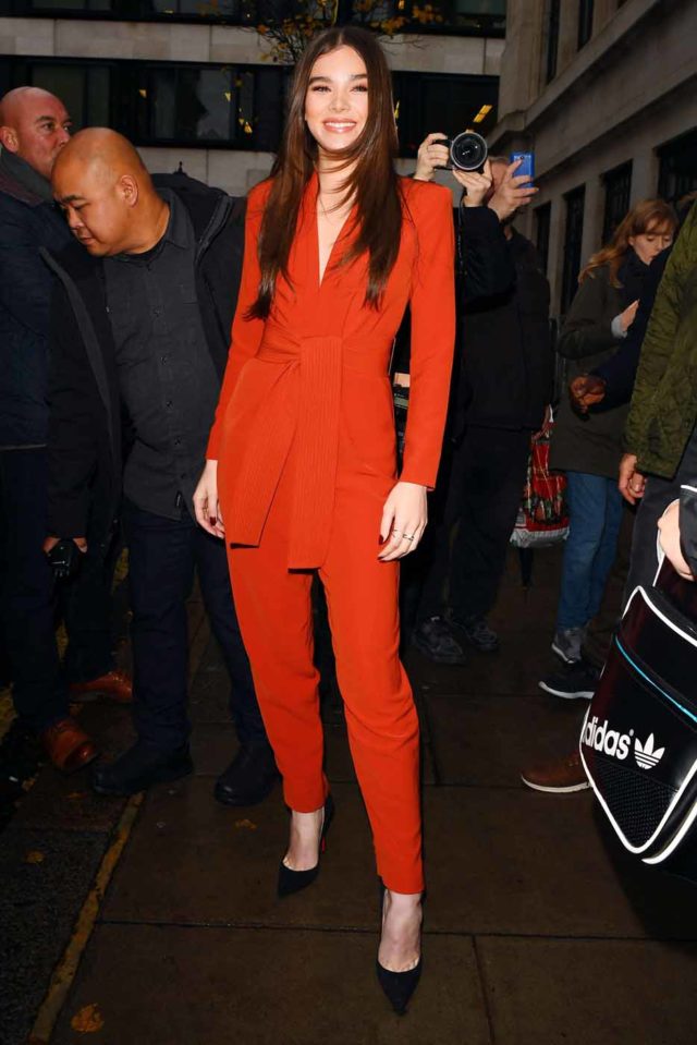 Some of the women I like looking at in suits real quick. Pt. 4( @AjionaAlexus,  #DaisyRidley,  @CandicePatton,  @HaileeSteinfeld)