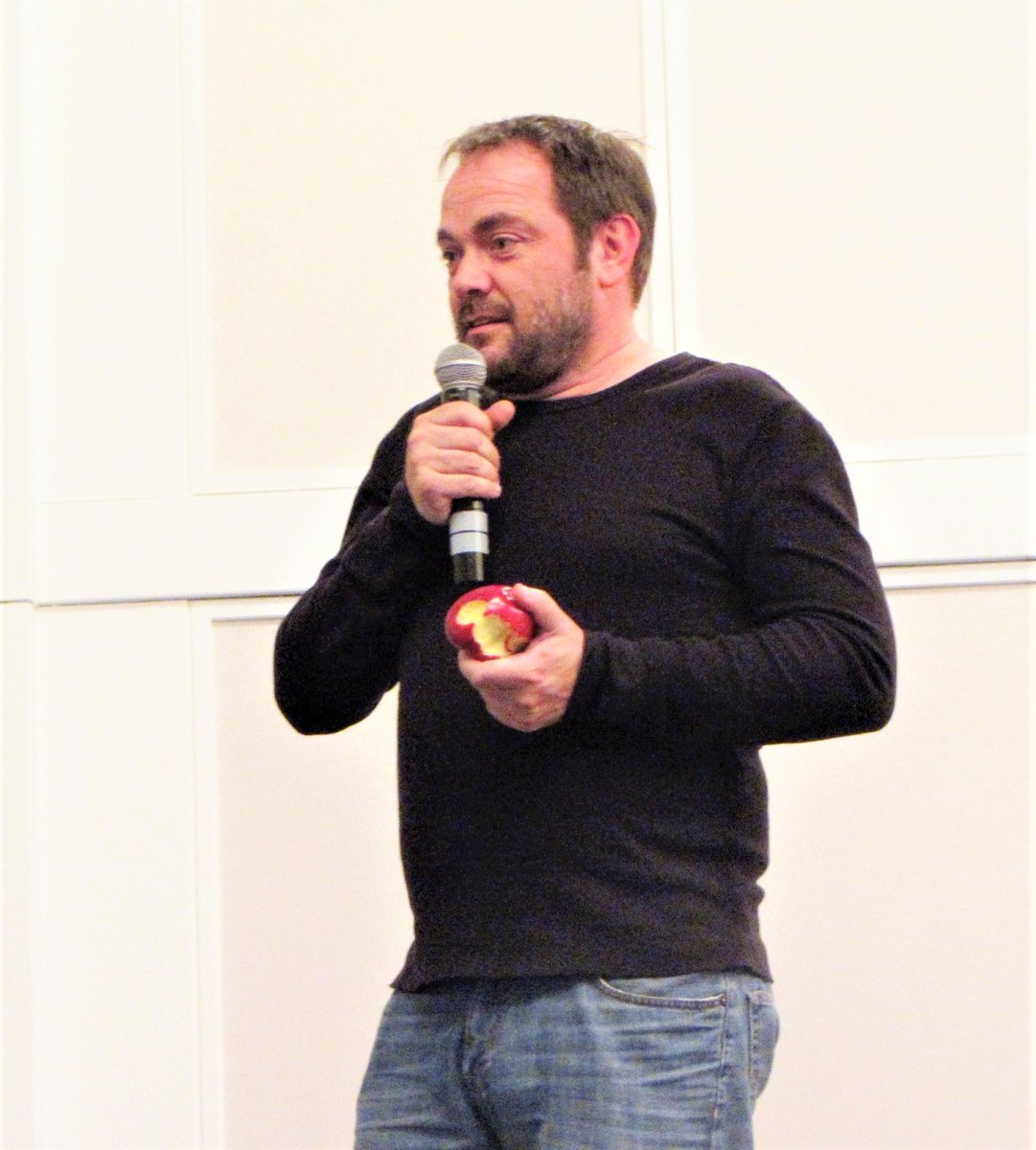 CollaredSinner's tweet image. Snack time.