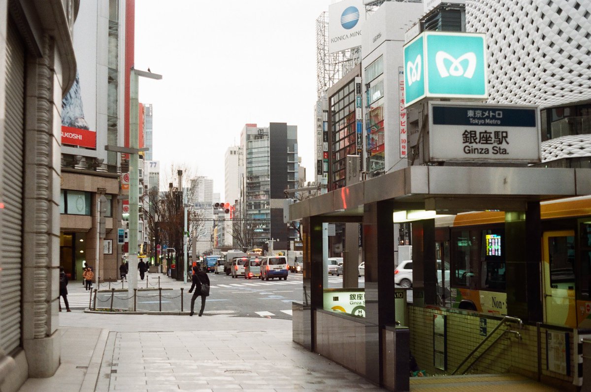 alibi5753's tweet photo. #konicaacom1 で撮った冬の銀座

2020年1月の写真だったと思います
寒々しい冬の銀座もまたいいものです

#KONICA #acom1 +  #ar50mmf17 +  #lomo100 
#コニカ
#フィルム写真
#FilmPhotography https://t.co/DTYt14Dg61