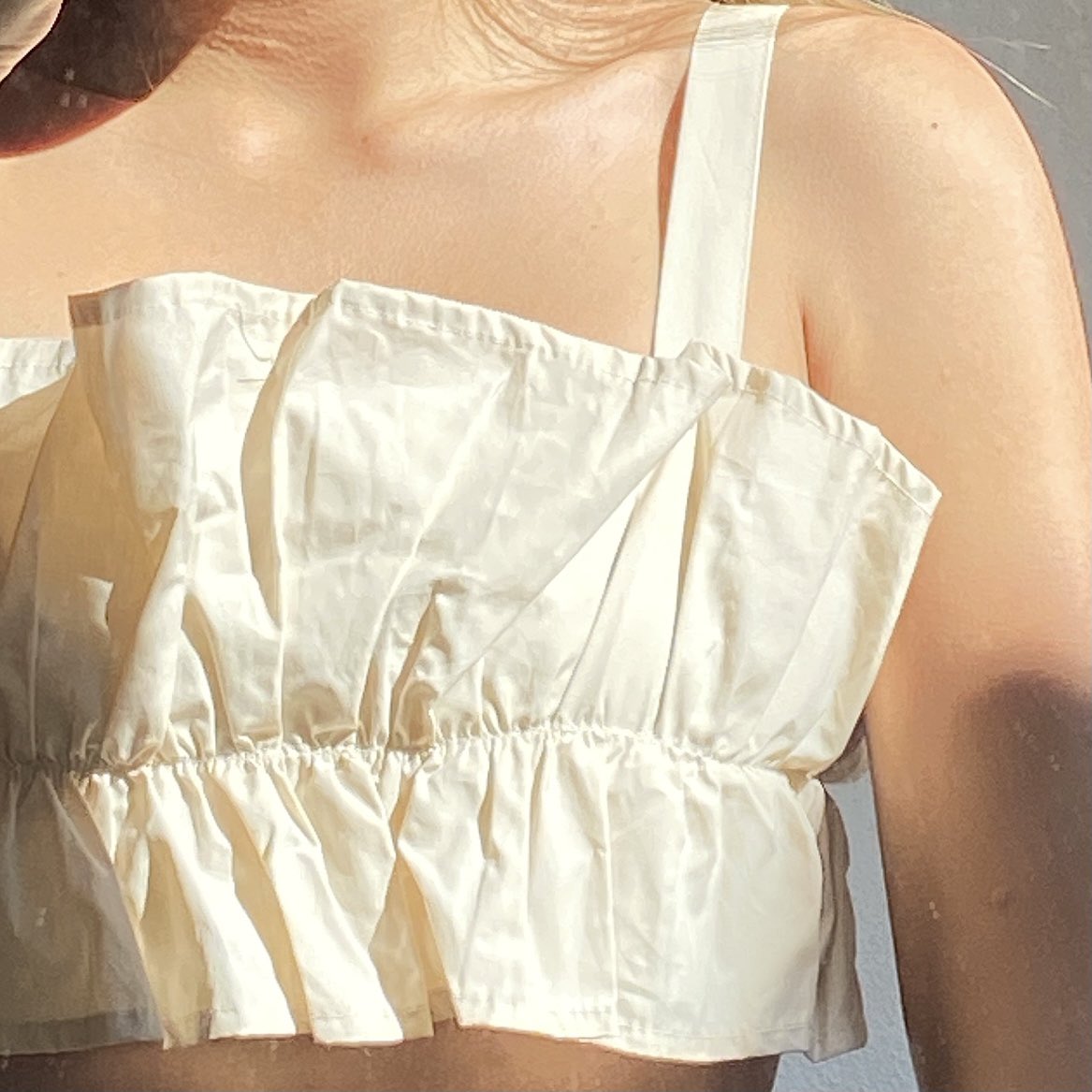 tkxmq_'s tweet photo. ใครชอบใส่เสื้อผ้าแบบเกาะอก สายเดี่ยว เปิดไหล่ เราแนะนำบราแบบนี้เลย เป็นแบบเกาะอก แล้วตรงขอบมีซิลิโกนเกาะกับผิว ทำให้ไม่หลุด ไหลลงมาง่าย
เราสั่งมาจากช้อปปี้ ใส่มาปีกว่าๆแล้วน้องก็นังไม่พังเลย เค้ามีสายมาให้ด้วยนะๆ ตัวละ 40 กว่าบาทเอง คุณภาพดีเลยอะ #รีวิวช้อปปี้ https://t.co/ZxCvLR6ew6