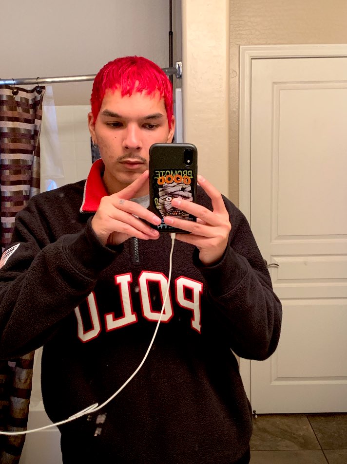 droolpuddle's tweet image. all taken in the same bathroom lol