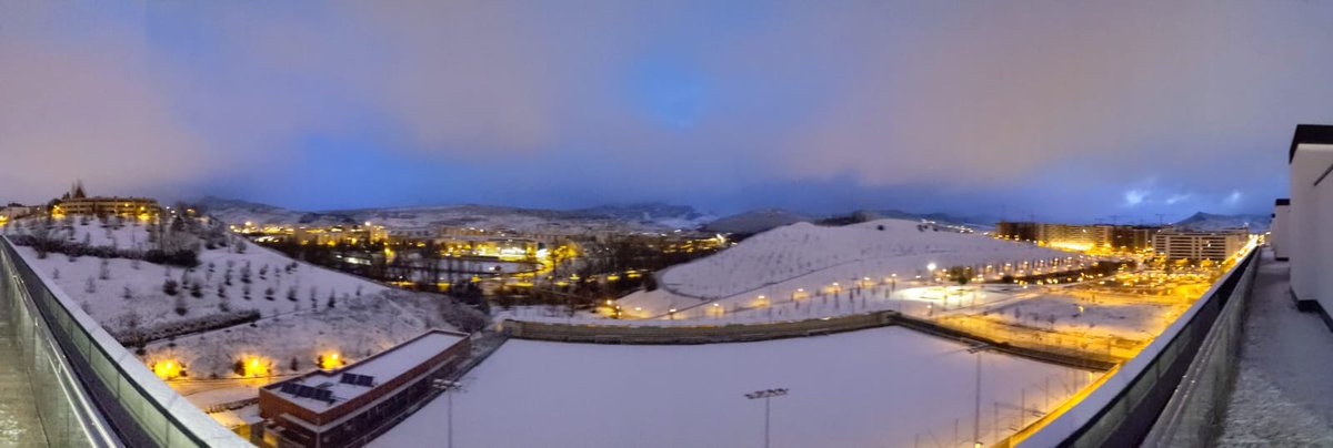 ialzu77's tweet photo. Así se despertaba #Erripagaña #Navarra con #Burlada al fondo
#Nieve Foto cedida.
@ElTiempoNavarra @59andueza @ELENAALZUETA https://t.co/6YdEUvZNg3