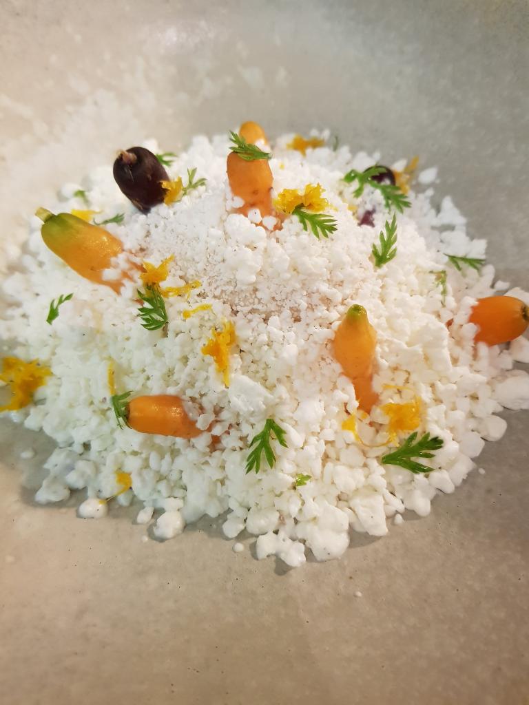GuiaMichelin_ES's tweet photo. Acércate a conocer @mont_bar, un céntrico y encantador gastrobar de #Barcelona. Tapas y pequeños platos creativos, elaborados con productos escogidos y cuidadas presentaciones. #PlatoMichelin #GuiaMichelin21 https://t.co/azRcVCGF46