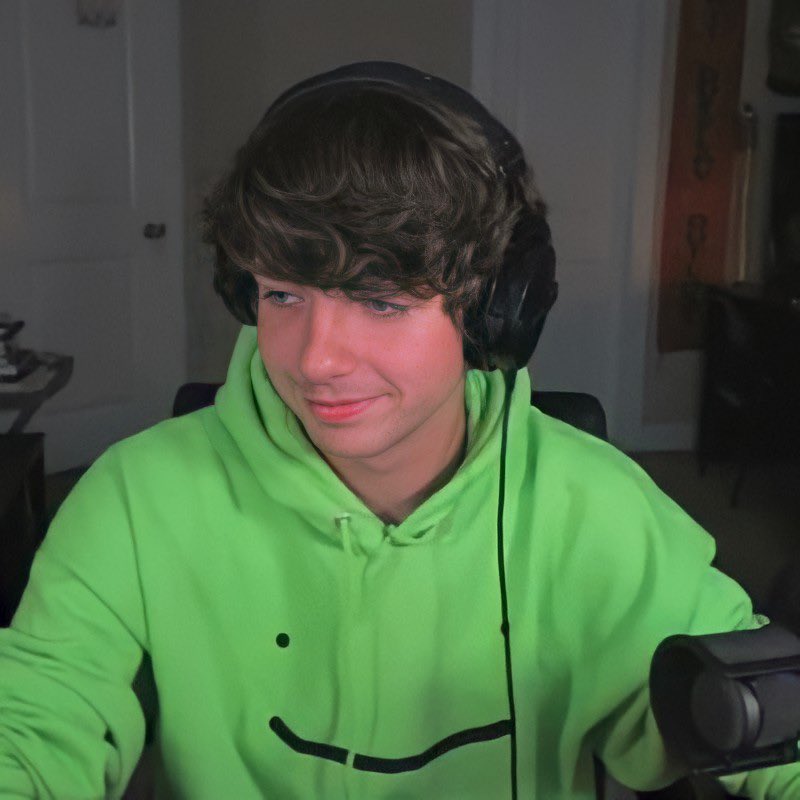 karl jacobs but his smile gets wider as you scroll a /safe thread! /srs /pos