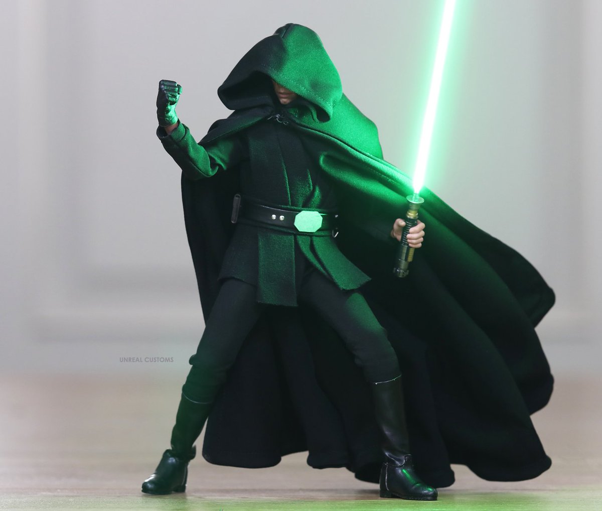 LBeskar's tweet image. Imágenes de la Hot Toys 1/6 "Luke Skywalker" (MMS429) Custom version de Luke en #TheMandalorian