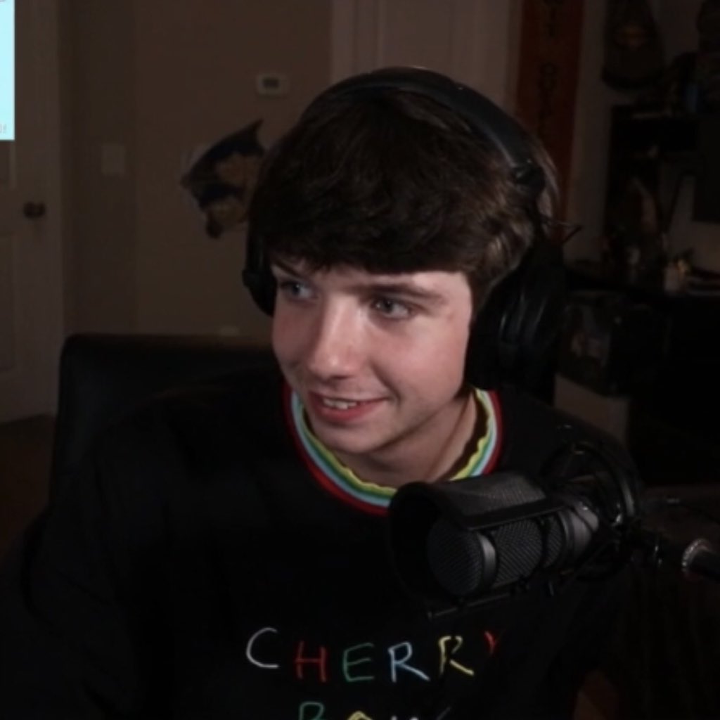 karl jacobs but his smile gets wider as you scroll a /safe thread! /srs /pos