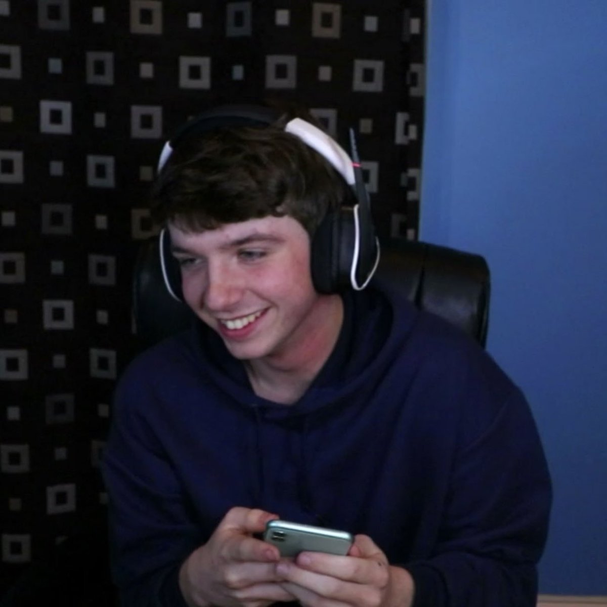 karl jacobs but his smile gets wider as you scroll a /safe thread! /srs /pos