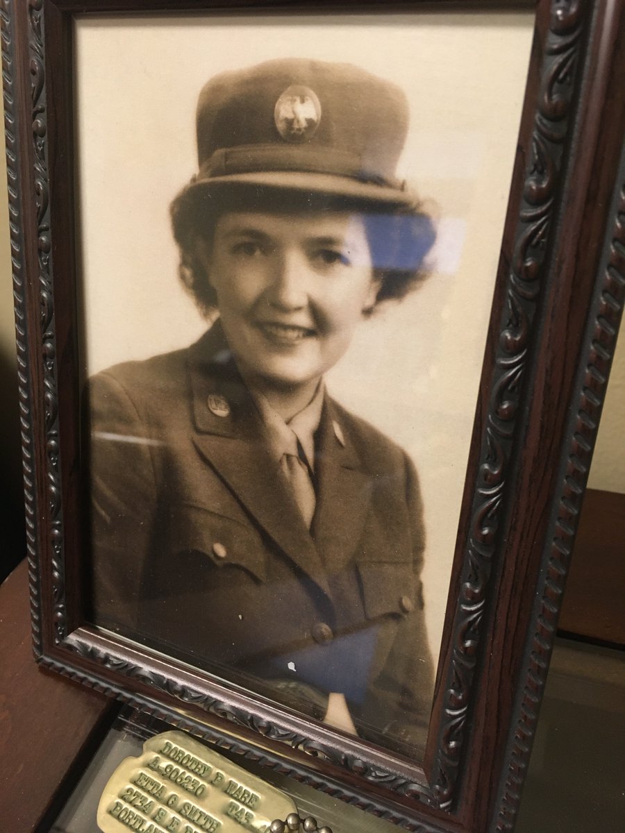 My grandmother, Dorothy Pearl (Ware) Crain, would have turned 100 years old today. A short thread on her normal (yet remarkable) life. 1/