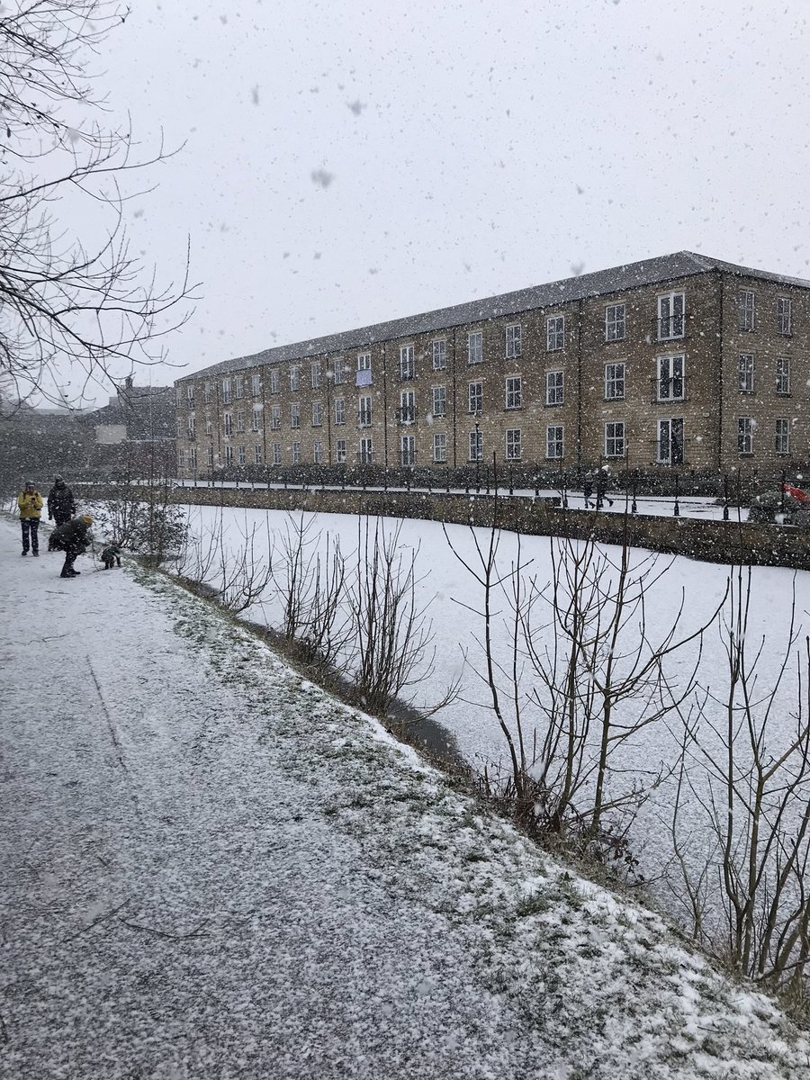 gbdaym's tweet photo. Saltaire to the 5 Rise Locks in the snow ❄️ #Walkshire @JamesMason_78 https://t.co/xZ0IWikrMI