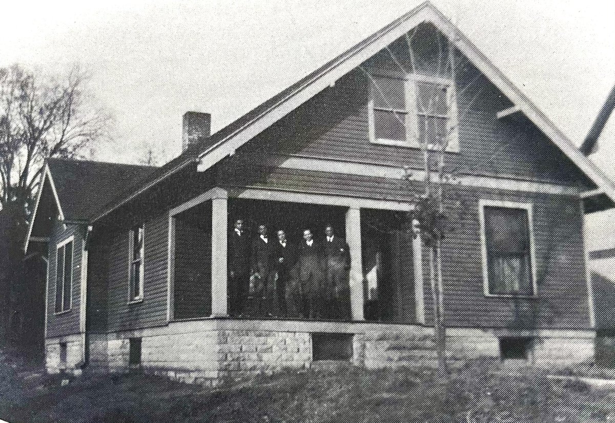 kapsi1911's tweet photo. In the fall of 1914, the Founders leased a five room home at 721 Hunter Ave. as their first fraternity house. 

It was close to campus and allowed them to reside together in an ordered routine of study and cultural development that strengthened their bond. https://t.co/GfJVGdA7Pr