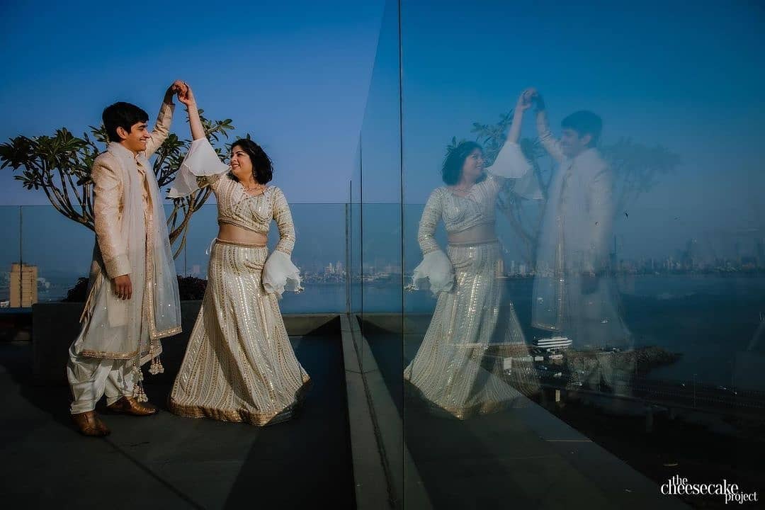 WeddingsAtTaj's tweet photo. Moments where emotions speak louder than words. Timeless moments cherished @TajLandsEnd.
📷 The Cheese Cake Project
Aradhna x Arnav
@TajHotels
.
.
.
.
#MagicalProposals #magicalmoments #Proposal #bestproposal #TheysaidYes #TimelessWeddingAtTaj #TimelessWeddings #Tajhotels https://t.co/USJDusdaRF