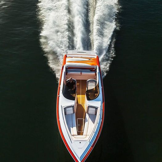 Bizitalk's tweet photo. Where others pause, we accelerate! @evotekmarine #Cornwall #UK 8am to 6pm daily with a 24hr call out service #servicematters #maintainancematters #TohatsuOutboards #notclosedforlunchtime #evotekpriority https://t.co/QnvzFa5BiJ