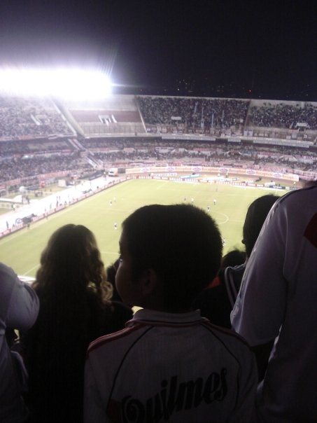 10/05/2009: I was in Buenos Aires at the end of a modest two-month backpacking trip with a school friend. We went to a half-empty El Monumental to see 5th-placed River draw 1-1 with Lanús: one of those inconvenient draws when fighting the Ghost of the B.  https://www.transfermarkt.com/spielbericht/index/spielbericht/946217