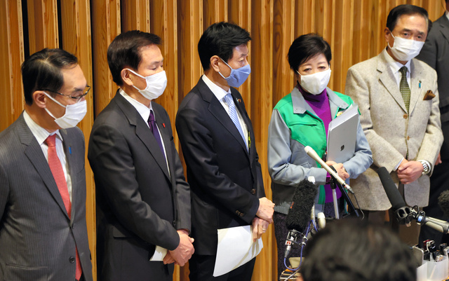 asahi_gdigimo's tweet image. 【読まれています】緊急事態宣言要請、仕掛けた小池知事　首相は難しい判断
asahi.com/articles/ASP12…
 
#新型コロナウイルス の感染拡大が収まらない中、1都3県の知事が政府に検討を要請した #緊急事態宣言 。

官邸内では「知事の要請は重い。首相は悩んでいる」との声もあります。