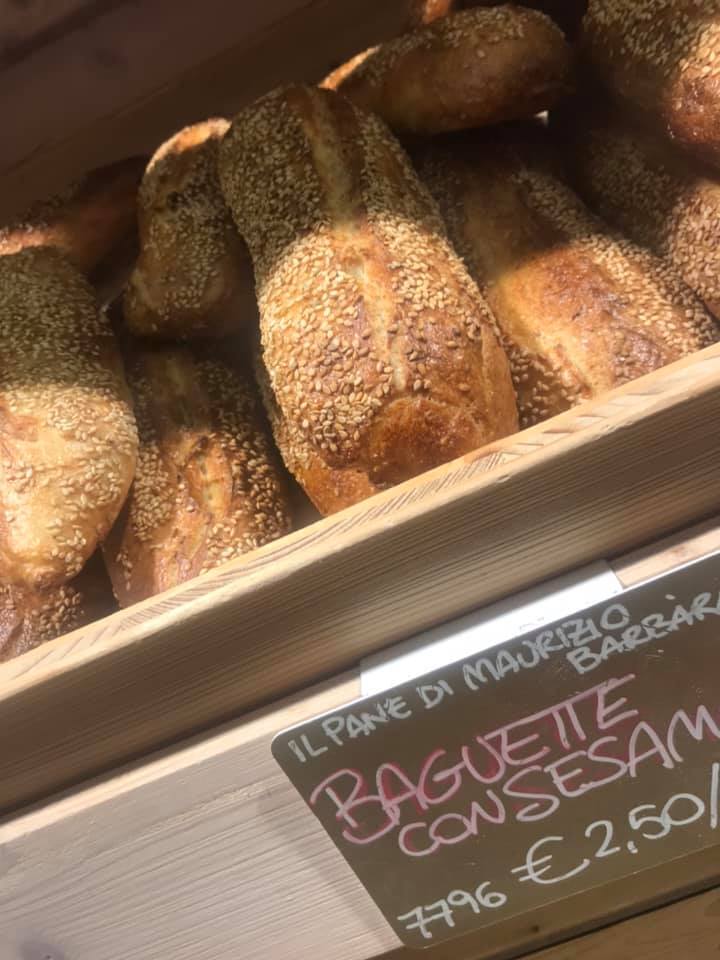 EvitaBio's tweet photo. Pane 🥖 caldo anche stamani 💪💪😊
Baguette con sesamo €2,50 al pz ...
Farina di grano duro e pasta madre !!!
#biologico #tuscany #empoli #evitabio #naturasi #pastamadre #farinadigranoduro #baguette #sesamo #pz #pane🥖caldo https://t.co/7HbzZcYJ7n