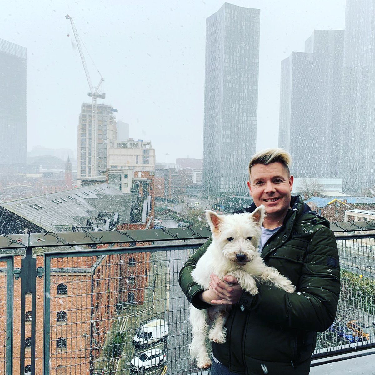 KrisCMeredith's tweet photo. With Love 💜 from a very snowy 🌨 Manchester 🤟❄️ 🤟 

#manchester #snow #snowy #manchestersnow #westie #westhighlandterrier #westiebestie @BestiesMagazine 💜🤟💜 xxxx https://t.co/Cf3pXR6VTP